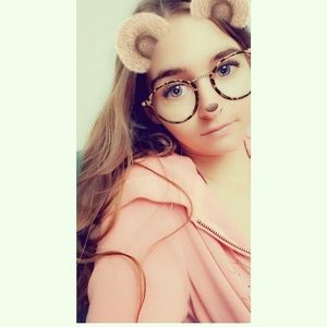 Meet your Posher, Brenna